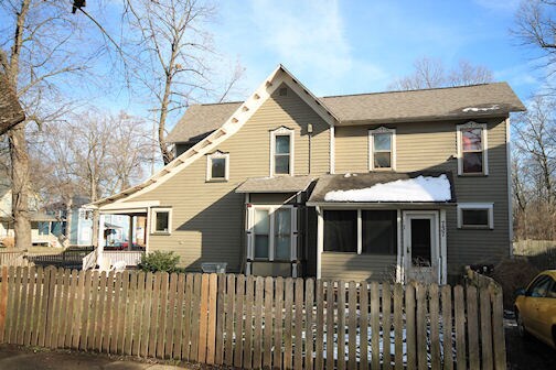 Building Photo - 737 Village St