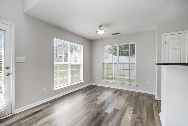 Building Photo - 6656 Blythedale Dr