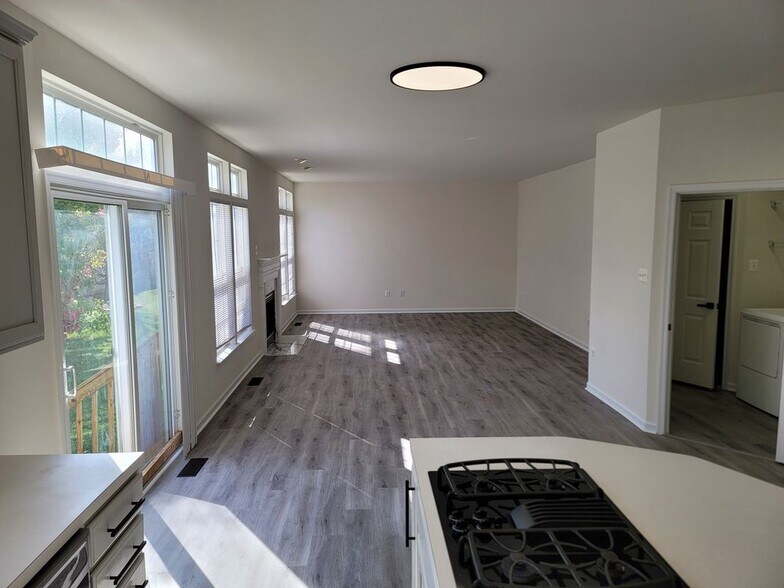 Building Photo - 1808 Whispering Meadow Ct