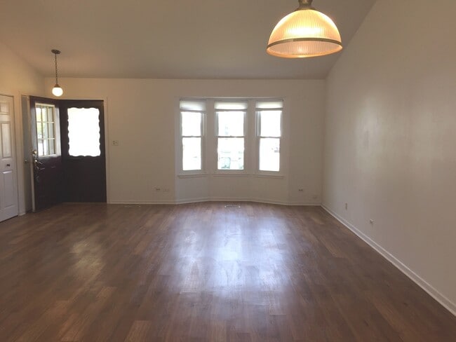 Building Photo - 41 Bedford Rd