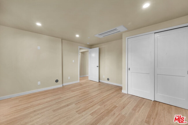 Building Photo - 5322 Weatherford Dr