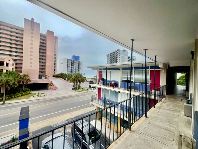 Building Photo - PaceView 2 Apartments