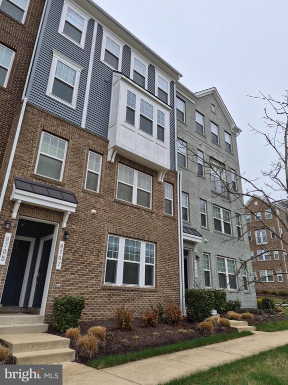 Building Photo - 9707 Glassy Creek Way