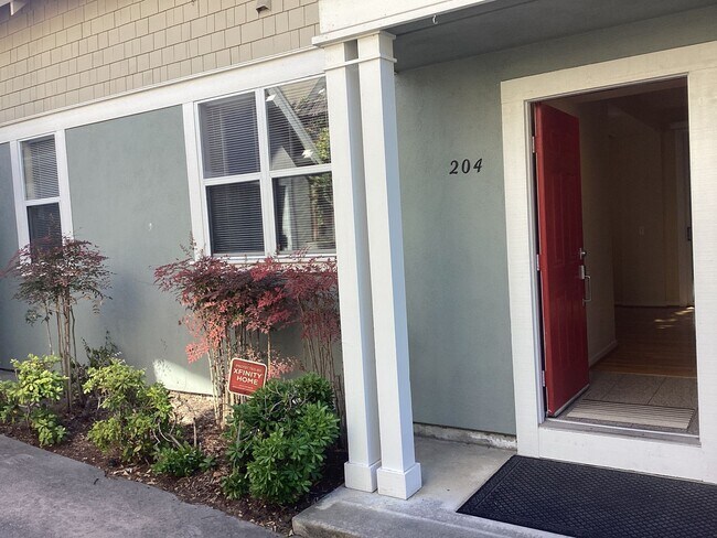 Building Photo - 204 Roosevelt Terrace