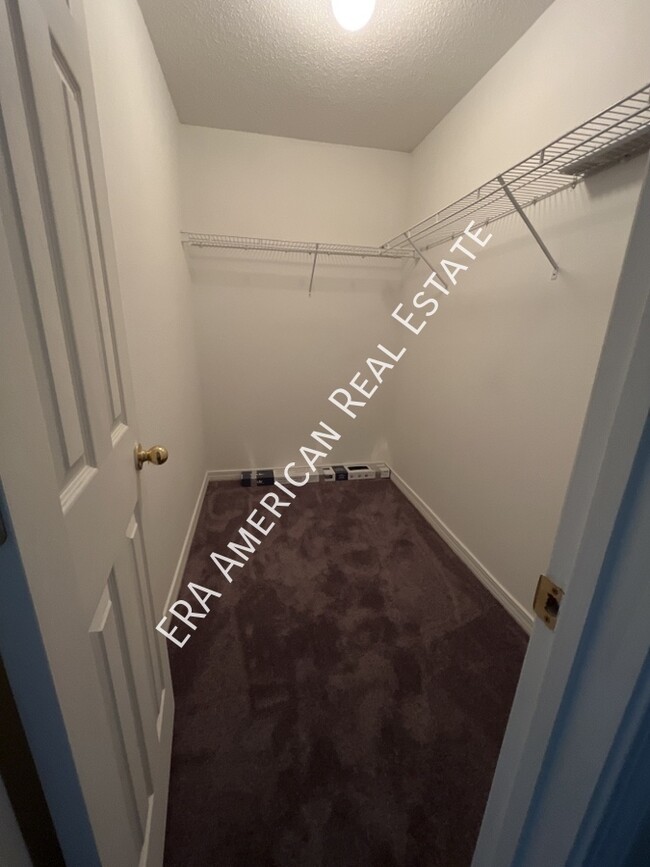 Building Photo - 4621 Bobolink Way