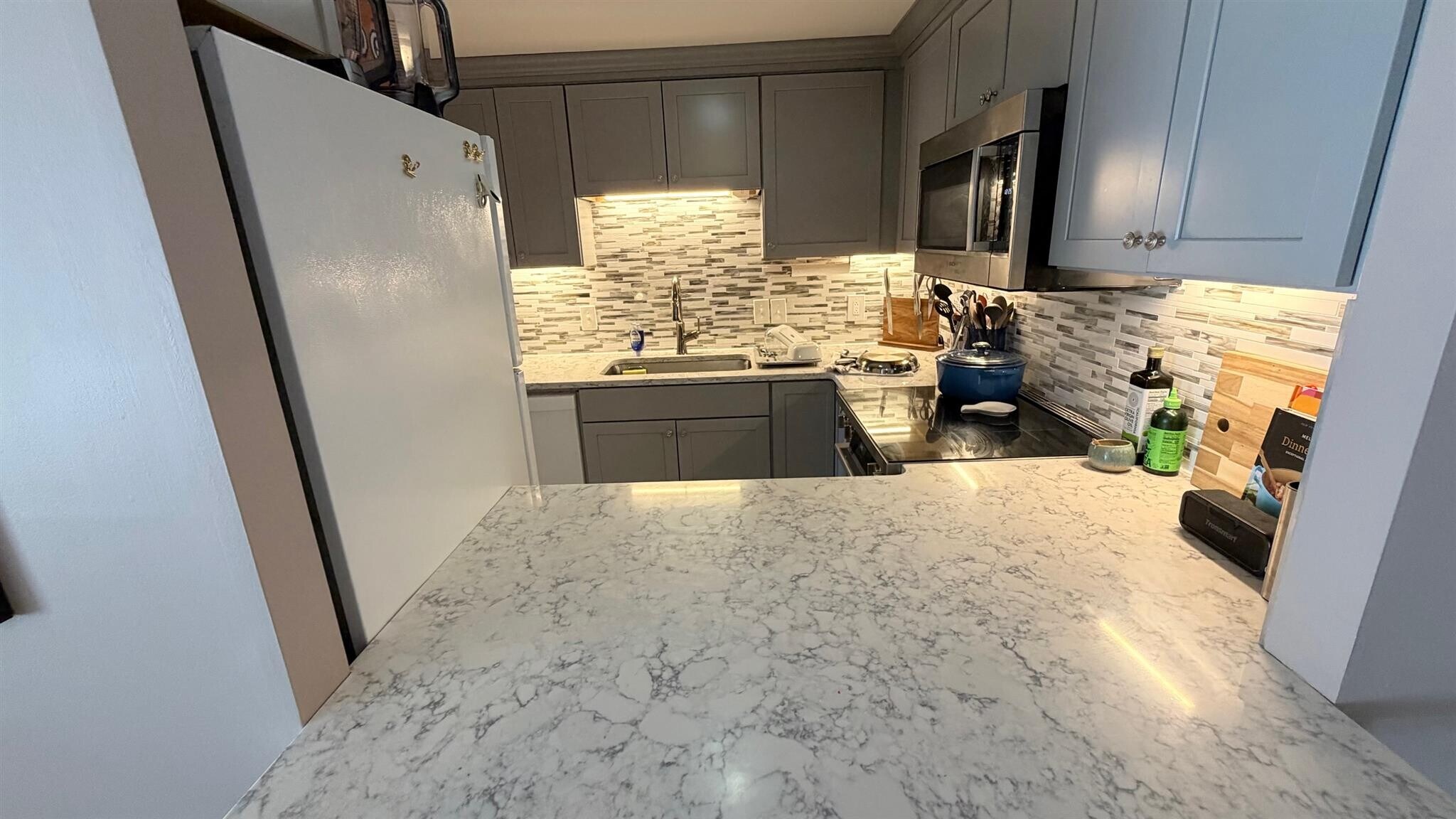 Building Photo - 170 Gore St