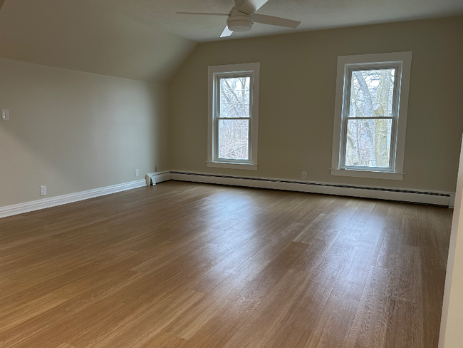 Building Photo - 102 E Houghton Ave