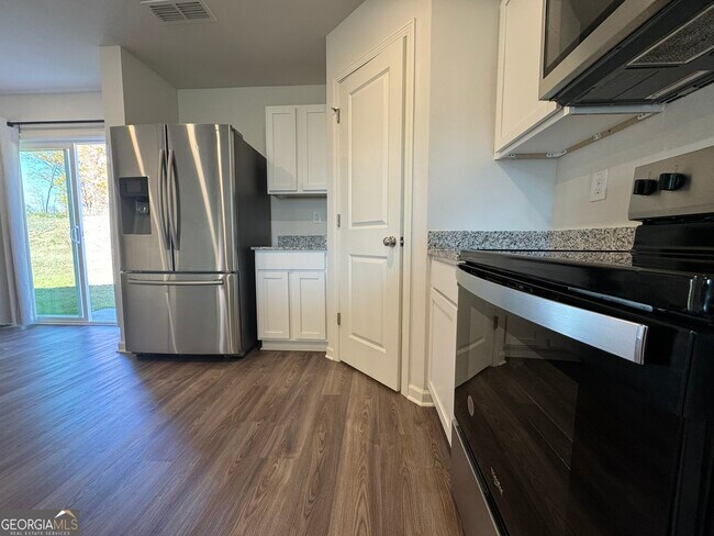 Building Photo - 528 Pemberton St