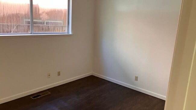 Building Photo - *LONG TERM RENTAL* Unfurnished