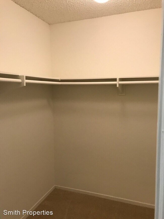 Building Photo - 1865 Plaza del Amo