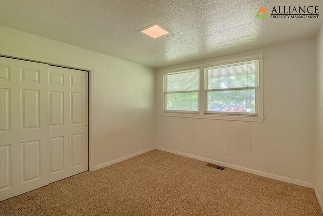 Building Photo - 1510 College Ave