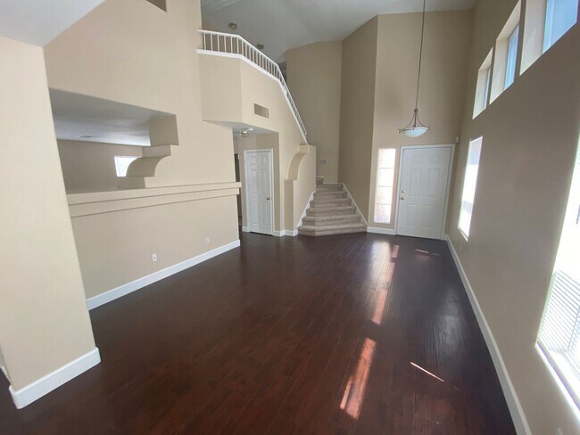 Building Photo - Wonderful 4 bed/2.5 bath home located in W...