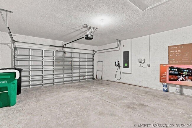 Building Photo - 226 SW Milburn Cir