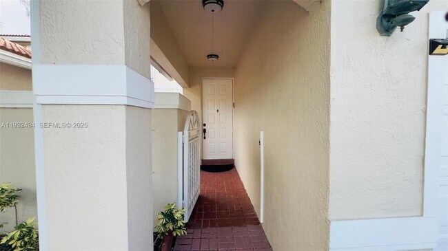 Building Photo - 1094 Redwood St