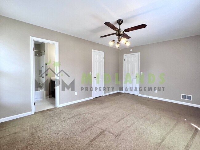 Building Photo - 113 Lake Shire Dr