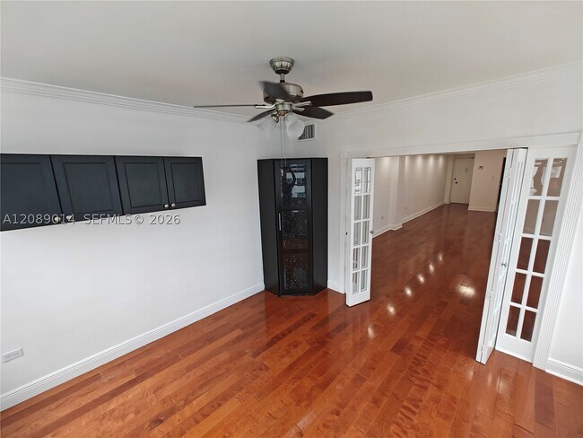 Building Photo - 825 Brickell Bay Dr