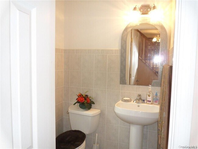 Building Photo - 6 Blackmoor Ct