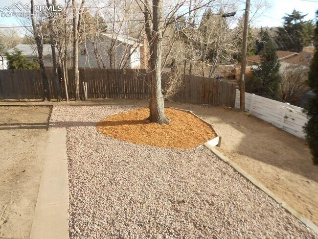 Building Photo - 3 bedroom Comanche Drive