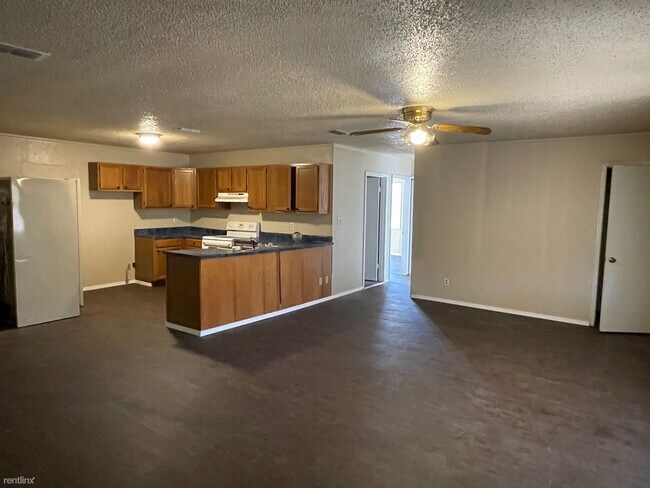 Building Photo - 9822 Rosborough Springs Rd
