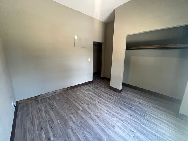 Building Photo - 176 Round Mountain Rd