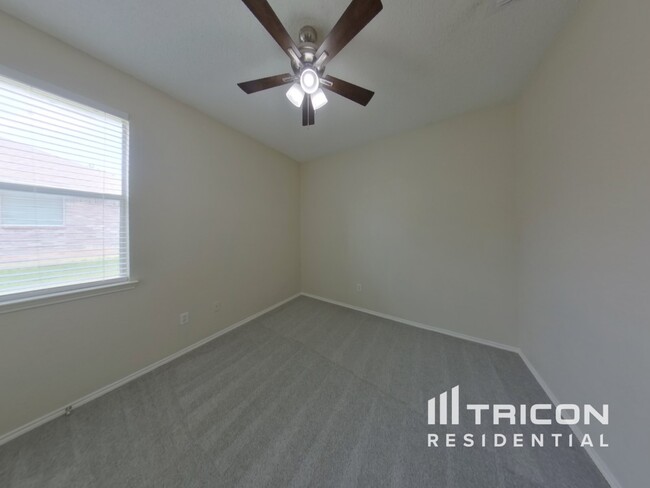 Building Photo - 6300 Downeast Dr