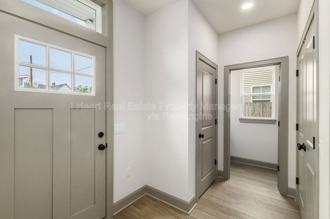 Building Photo - 117 Wisconsin Ave