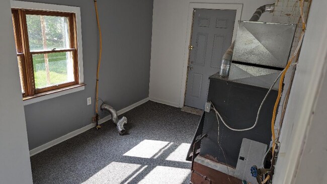 Building Photo - 2262 S Hamilton St