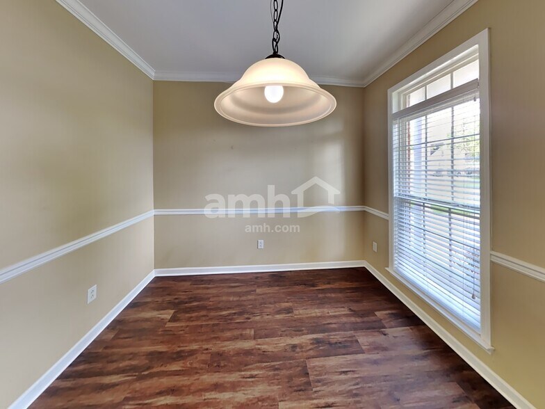 Building Photo - 3434 Wellington Pl