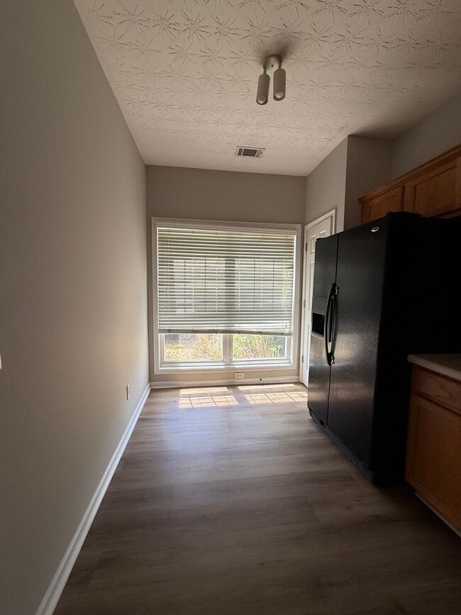 Building Photo - 3 bed/2.5 bath townhome near downtown Dawsonville