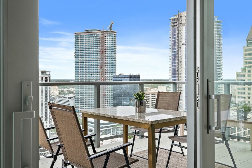 Building Photo - 301 1st St S