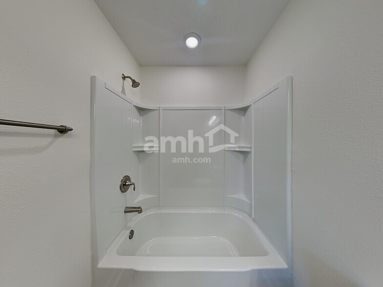 Building Photo - 5855 Hampton Creek Rd