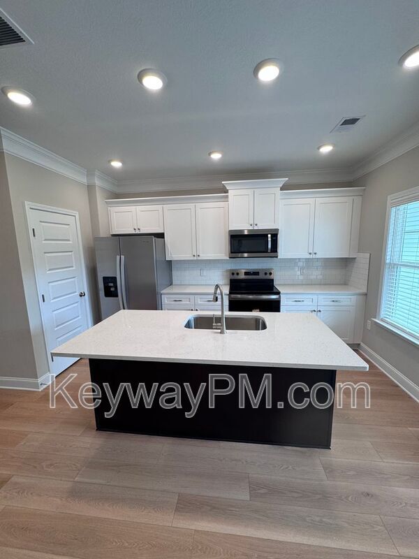 Building Photo - 587 Yuma Ln