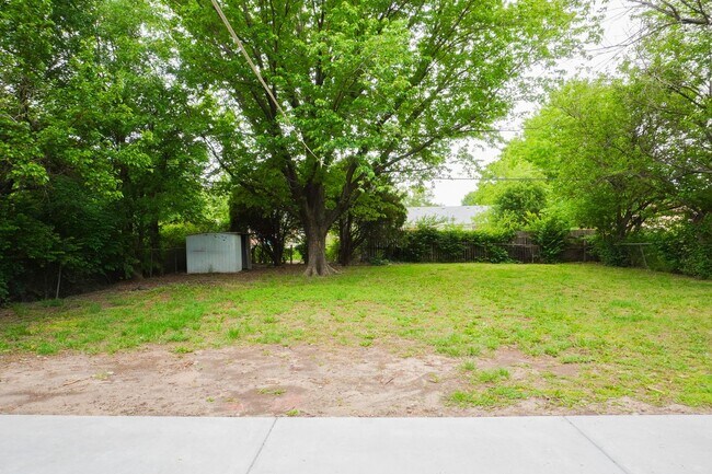 Building Photo - 3b 2b Finished Basement + Garage Lawn Care Provided APPLY FREE!