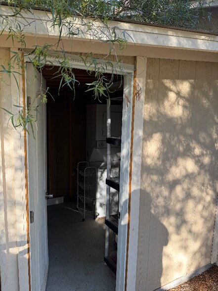 Building Photo - 3928 N Dream St