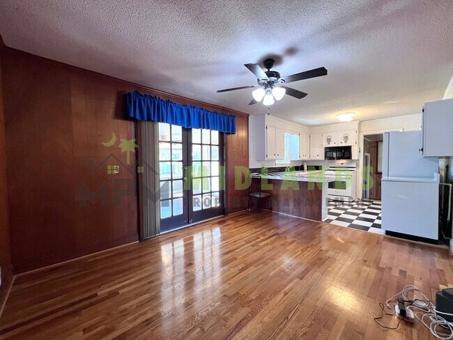 Building Photo - 3836 Davies Dr