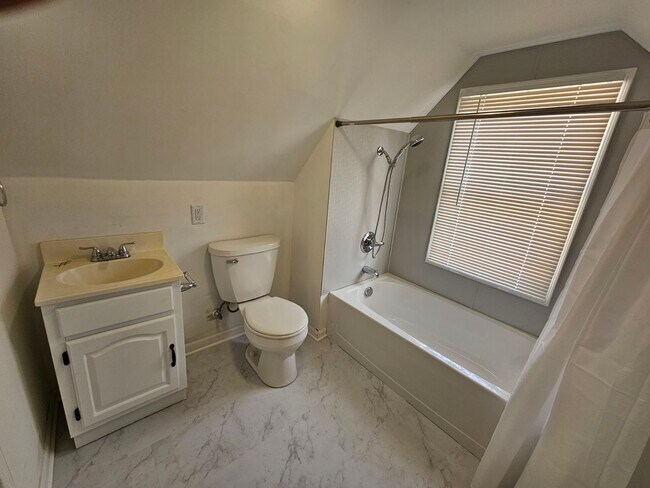 Upstairs bathroom - 207 S East St