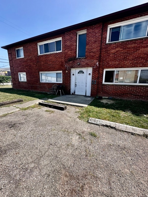 Building Photo - 3632 Cushing Dr