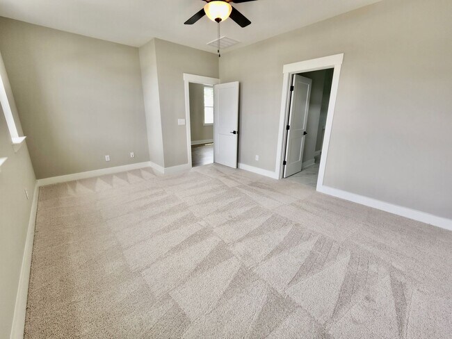 Building Photo - LIKE NEW Executive Home In Coveted Midtown...