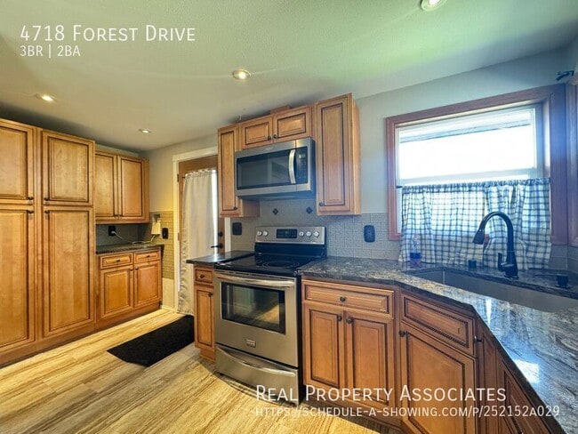Building Photo - 4718 Forest Dr
