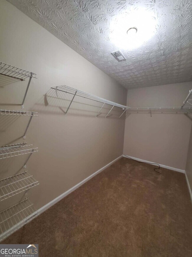 Building Photo - 1031 Maple Leaf Dr