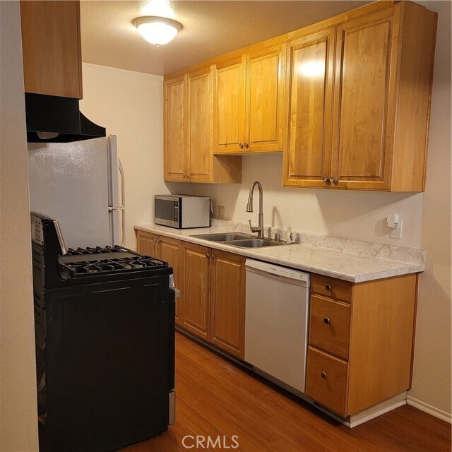 Building Photo - 11041 La Maida St