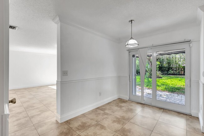 Building Photo - Boca Raton Modern Comfort Meets Florida Ch...