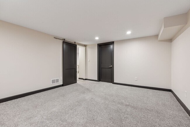 Building Photo - Gorgeous Like New Remodeled Edina Beauty w...