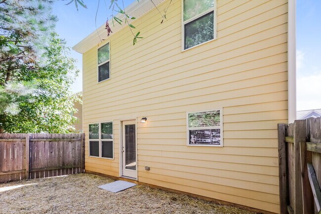 Building Photo - 262 Stillwood Dr