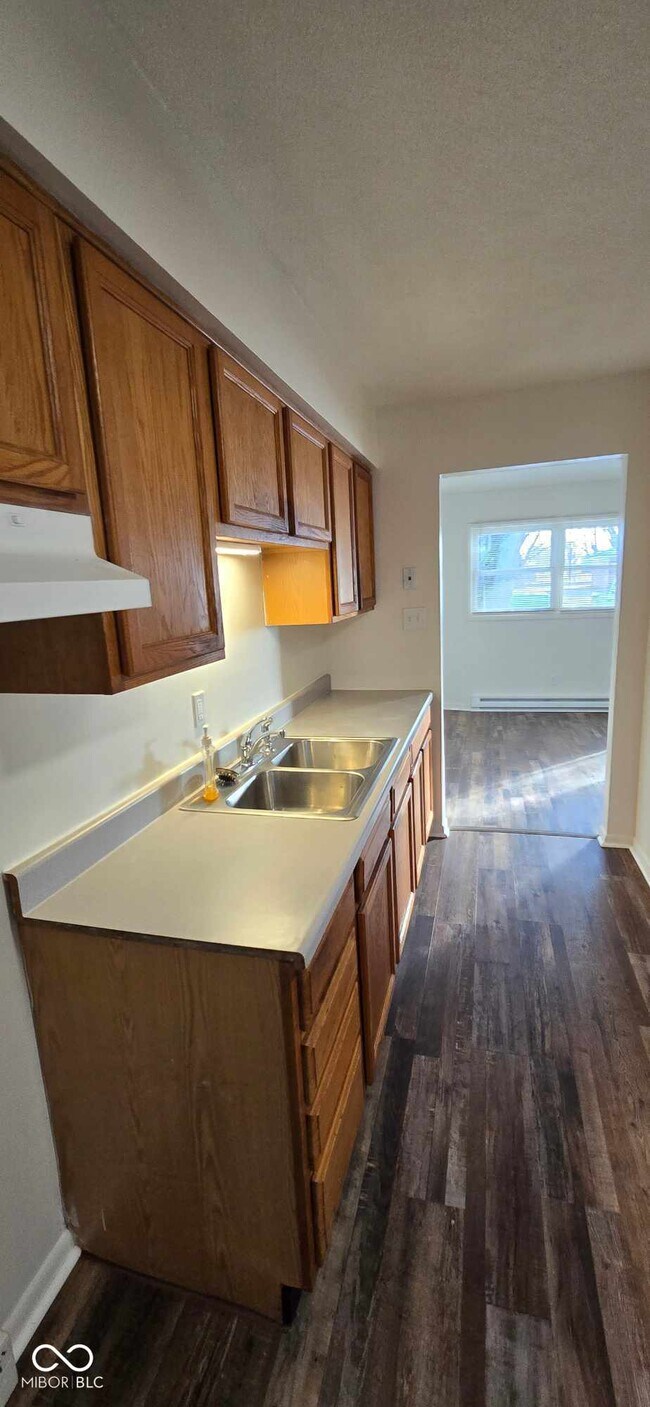 Building Photo - 570 US-52