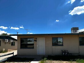 Building Photo - Remodeled 2 Bedroom 1 Bath