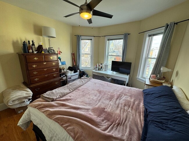 Building Photo - BEAUTIFUL UNIT IN CAMBRIDGE!!!!!!!!!!!