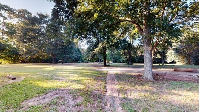 Building Photo - 2 acres in Millbrook w/ large screened in ...