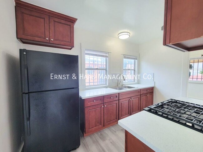 Building Photo - Charming 1+ Bedroom California Bungalow home!