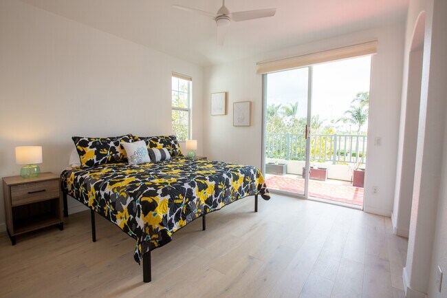 Building Photo - 593 Sweet Pea Pl